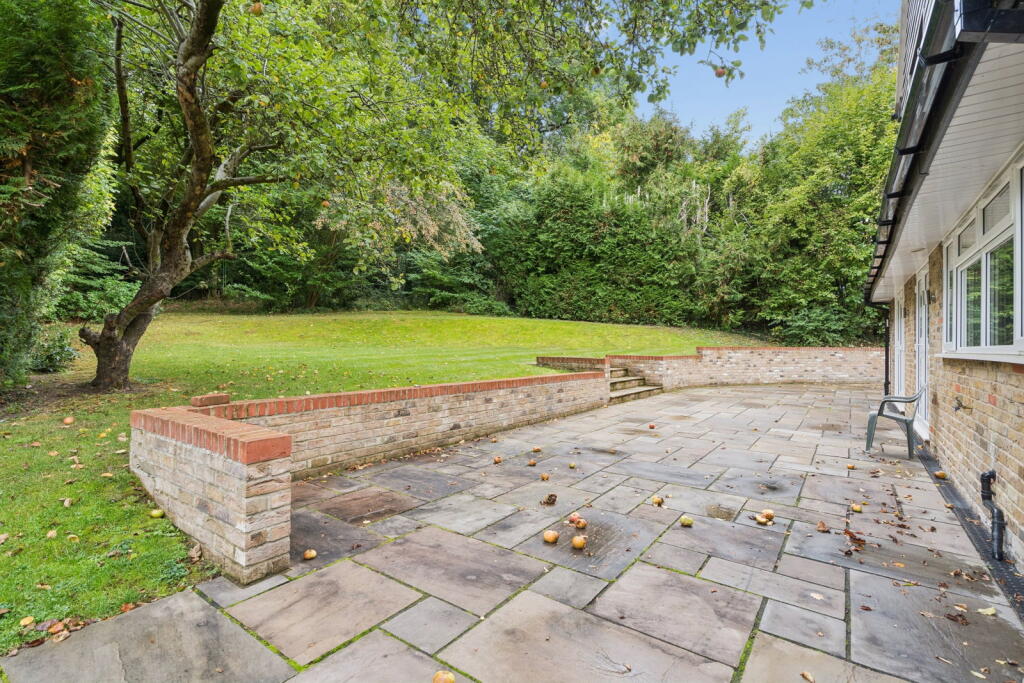 House in Three Rivers, Chorleywood - View 4