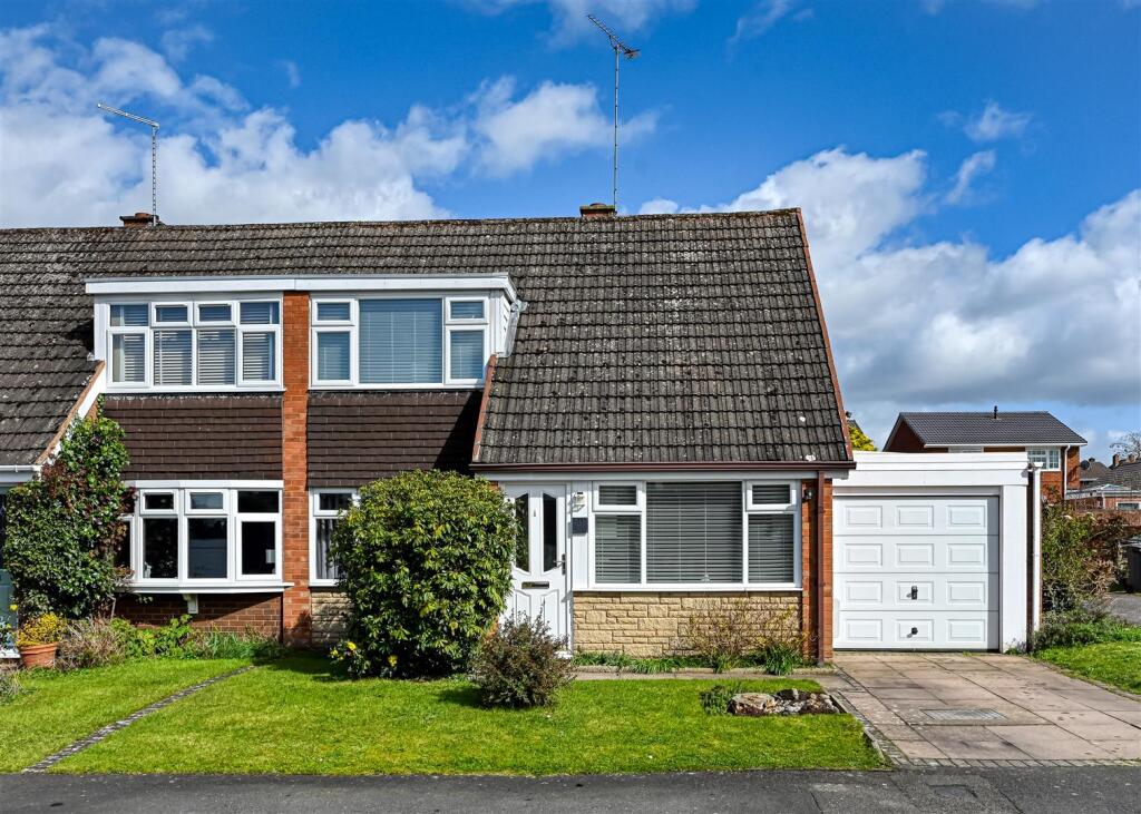 Main image of property: 11 Brindley Close, Albrighton, Wolverhampton, WV7 3PP