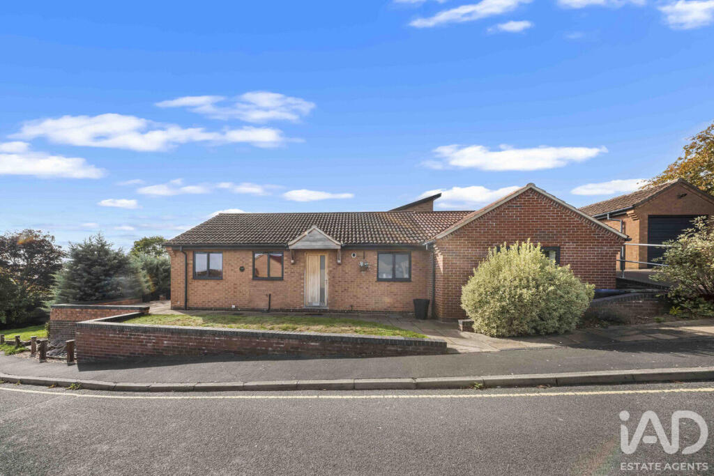 Lisle Close, CENTRAL ELY, Cambridgeshire photo 3