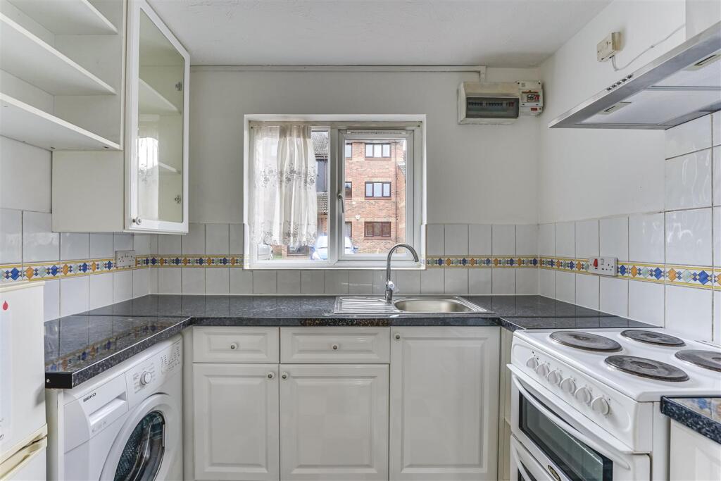 Apartment in Hatfield, Hilltop - View 4