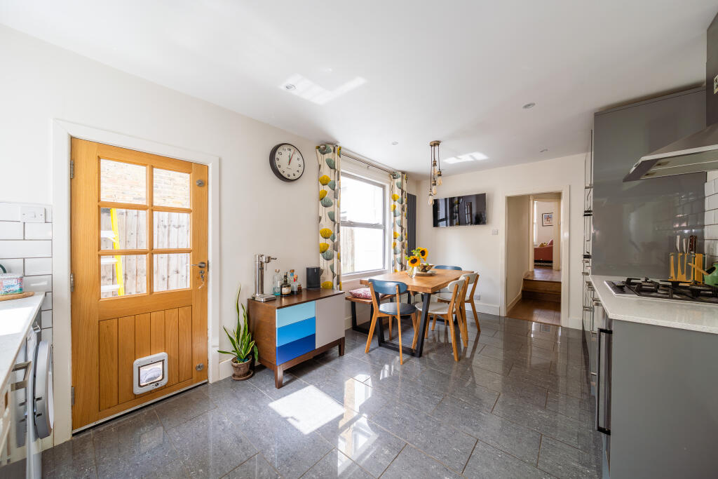 Apartment in London - More