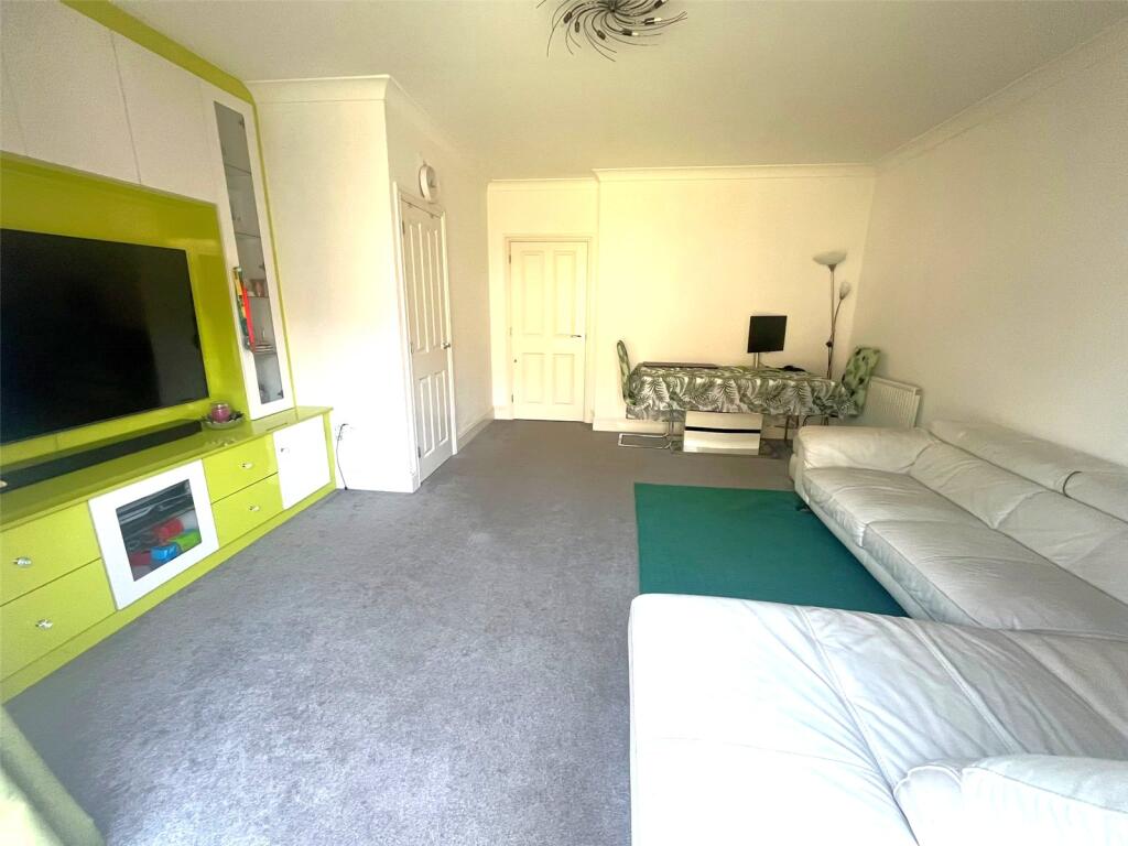 Wolfson Drive, Basingstoke, Hampshire, RG24 - View 2