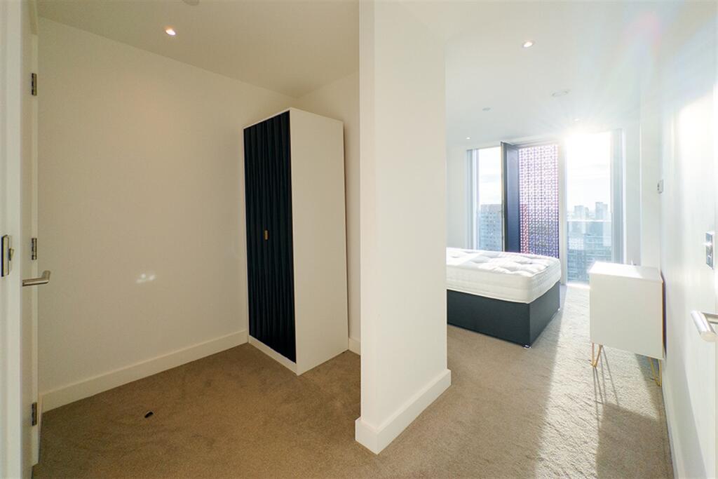 Apartment in Manchester, City Centre - View 3