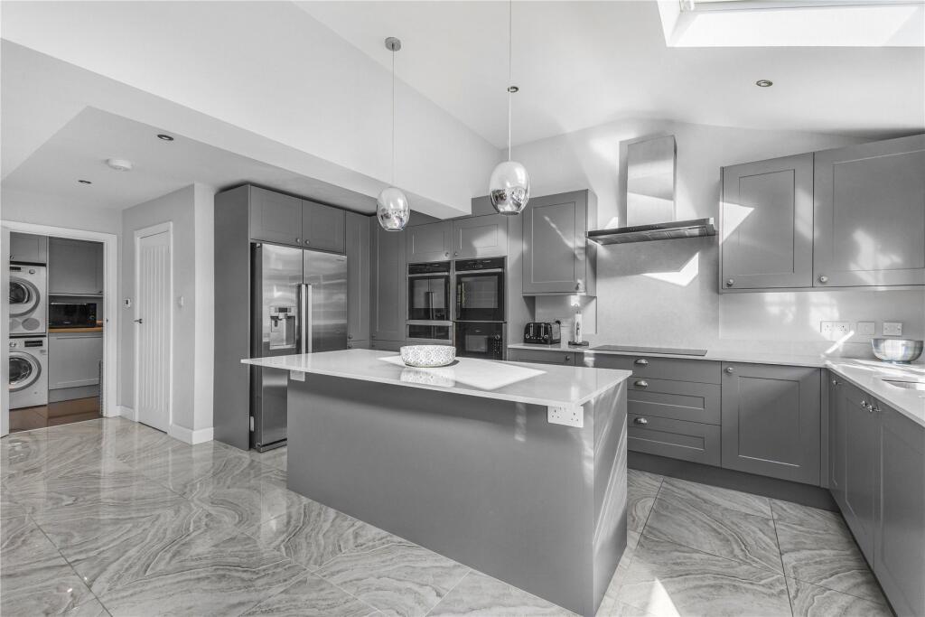 House in Surrey Heath, West End - More