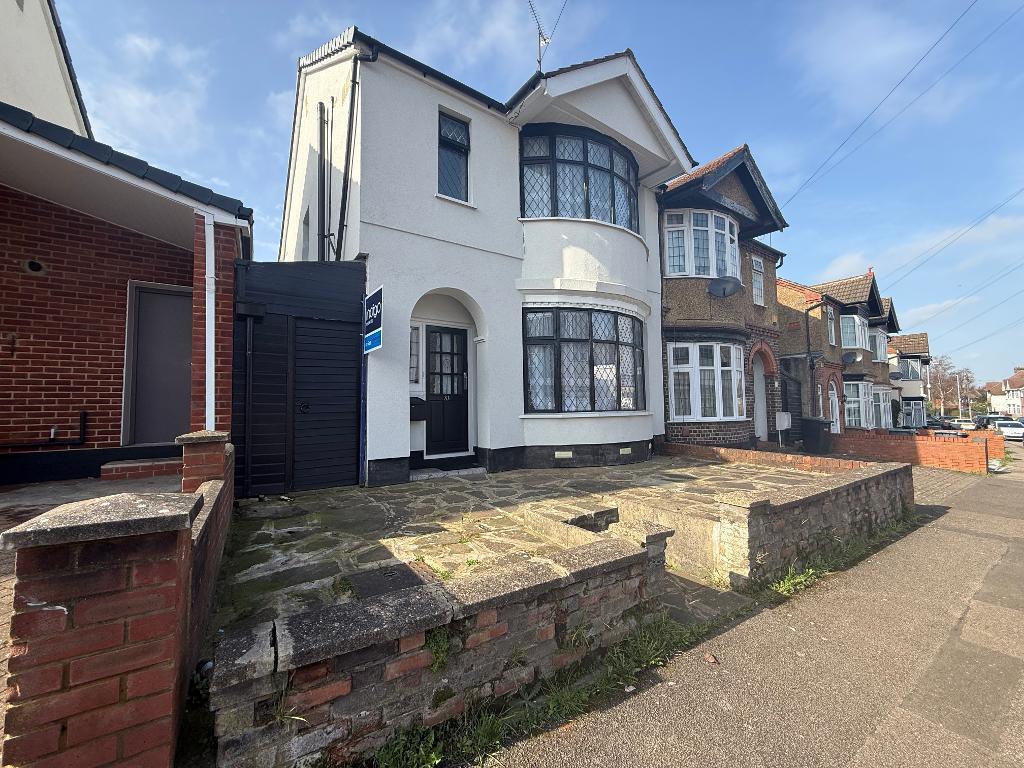 Main image of property: Carlton Crescent, New Bedford Road Area, Luton, Bedfordshire, LU3 1EN