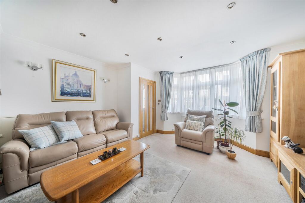Wordsworth Road, Addlestone, Surrey, KT15 photo 2