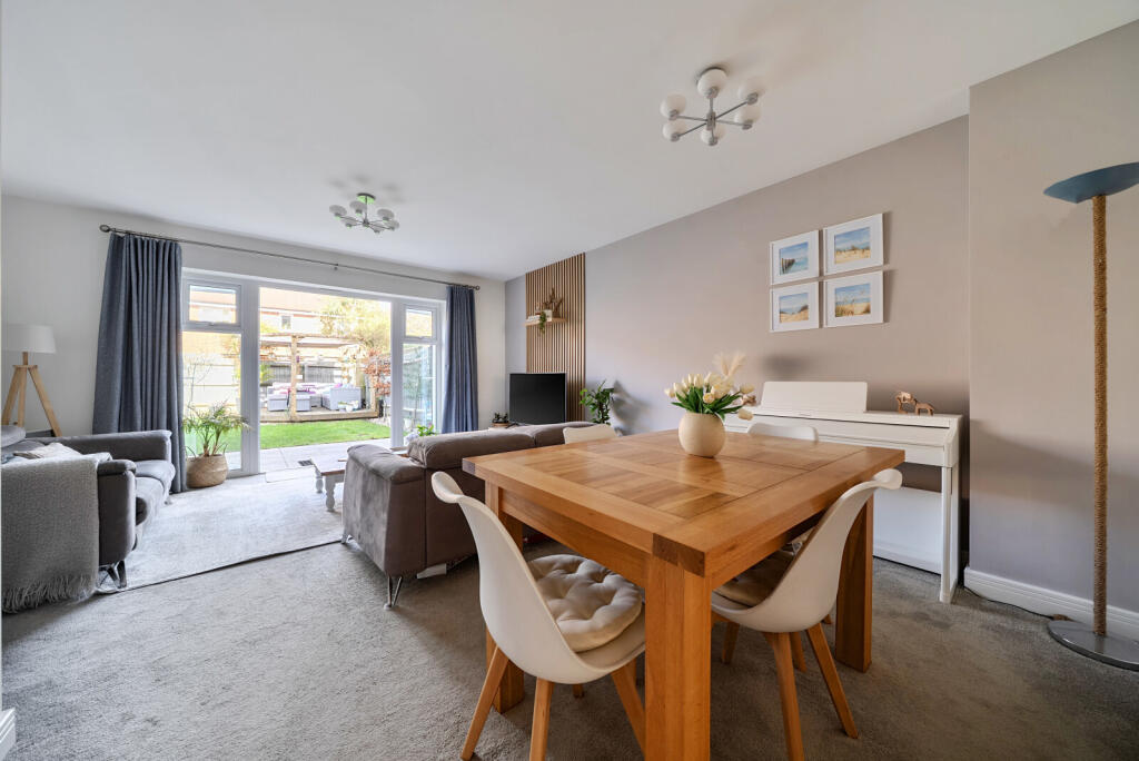Marjoram Avenue, Cranleigh, GU6 photo 4