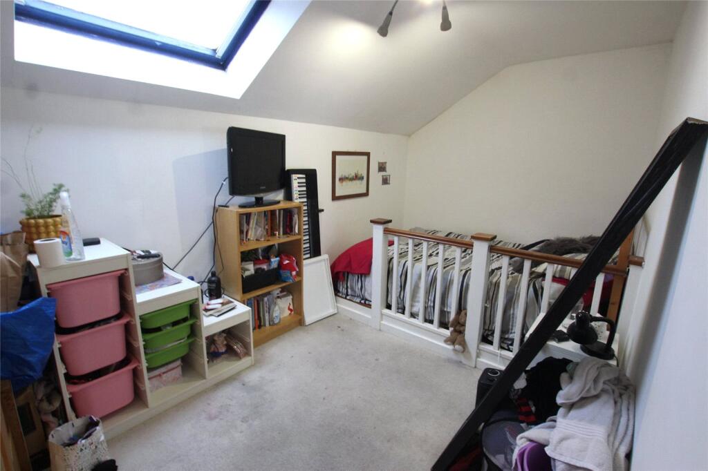 Apartment in London - View 5