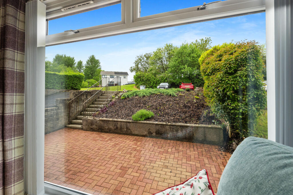 6 Park Crescent, Torrance, G64 4BH photo 4