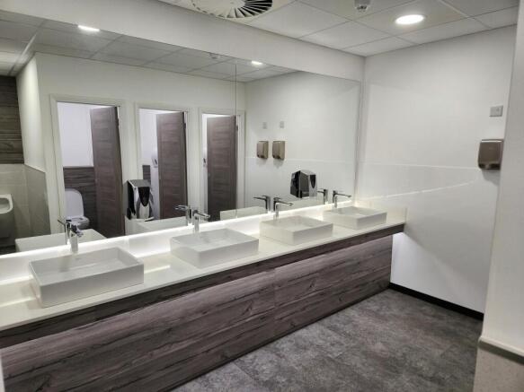 Ref 17 Regency House  Mens Toilets.jpg