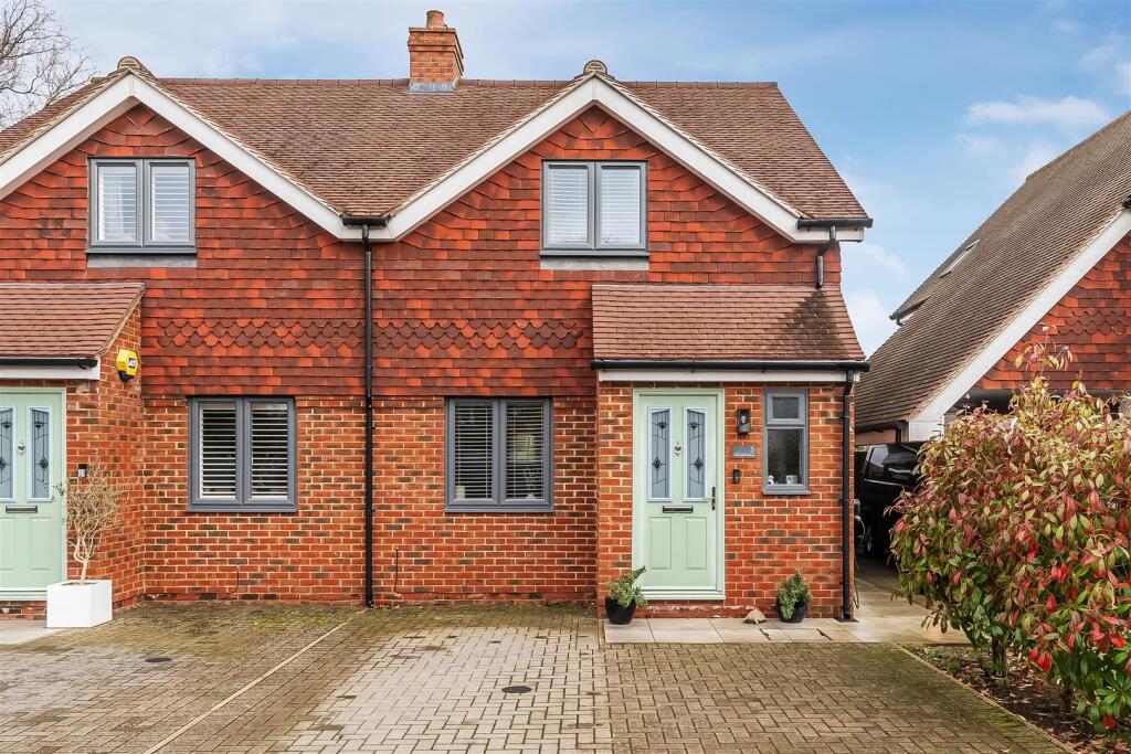 Main image of property: Hayward Mews, Lingfield