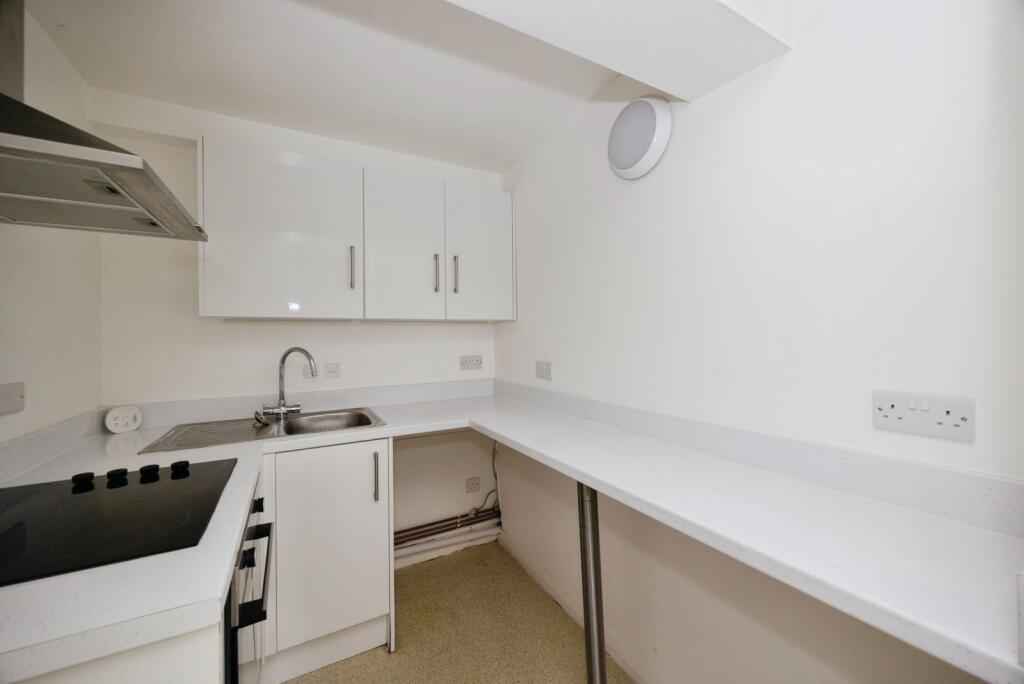 Crombie Close, Waterlooville, Hampshire, PO8 photo 3