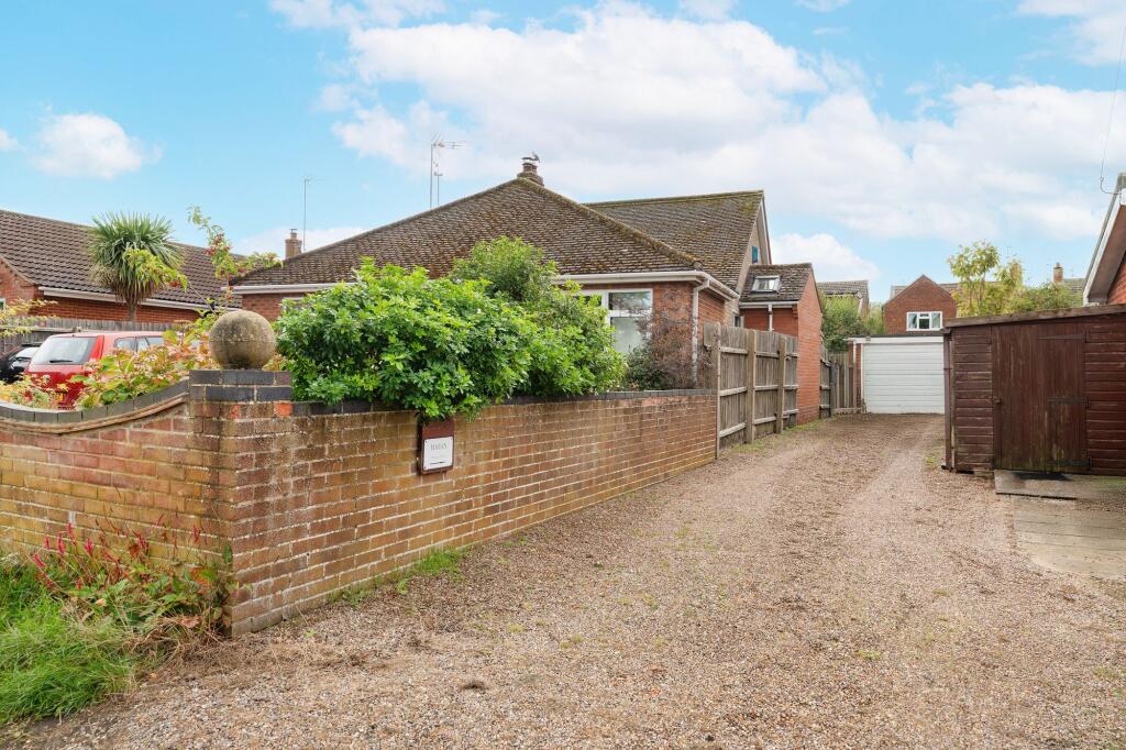 3-bed bungalow on Back Road, Winterton-On-Sea, £280,000