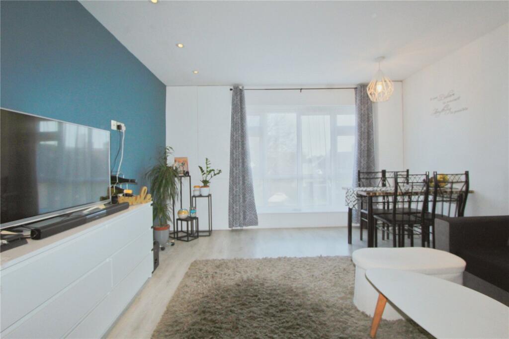 Pretoria Avenue, Walthamstow, London, E17 photo 4