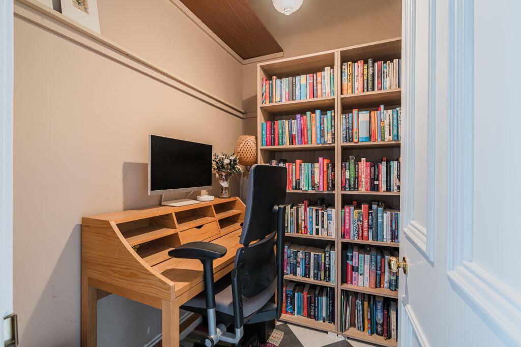Apartment in Edinburgh - More