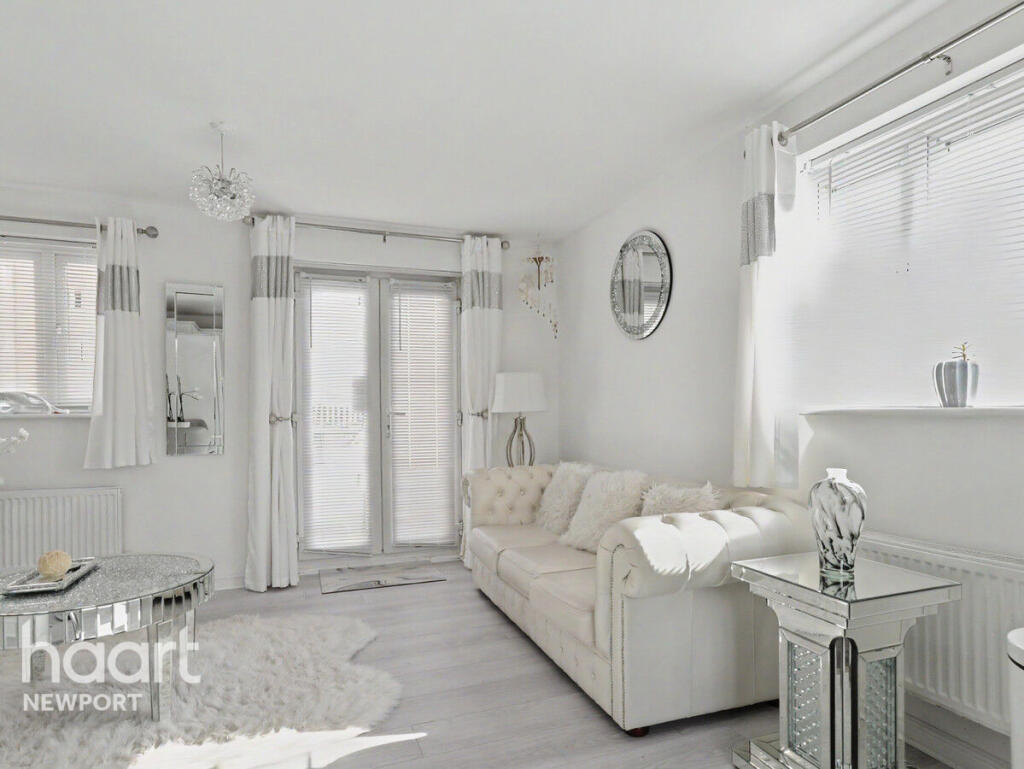 Apartment in Newport - View 2