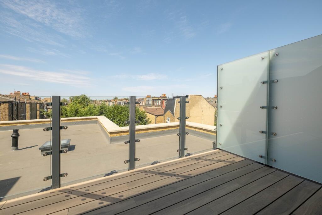 Apartment in London - View 5