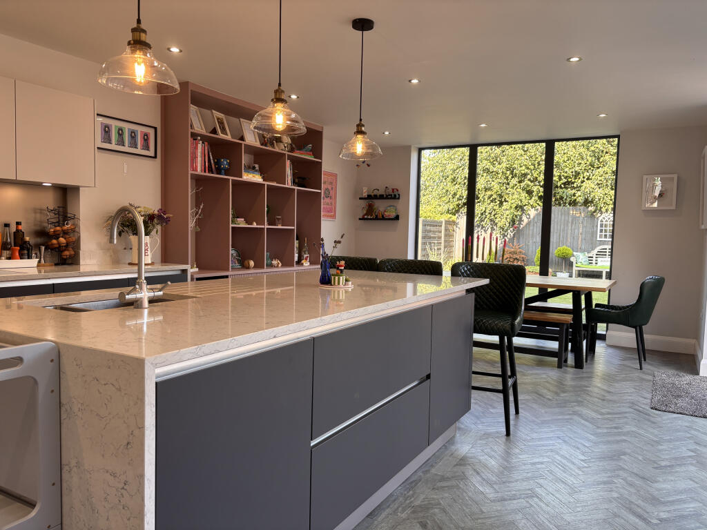 House in Lincoln - View 5