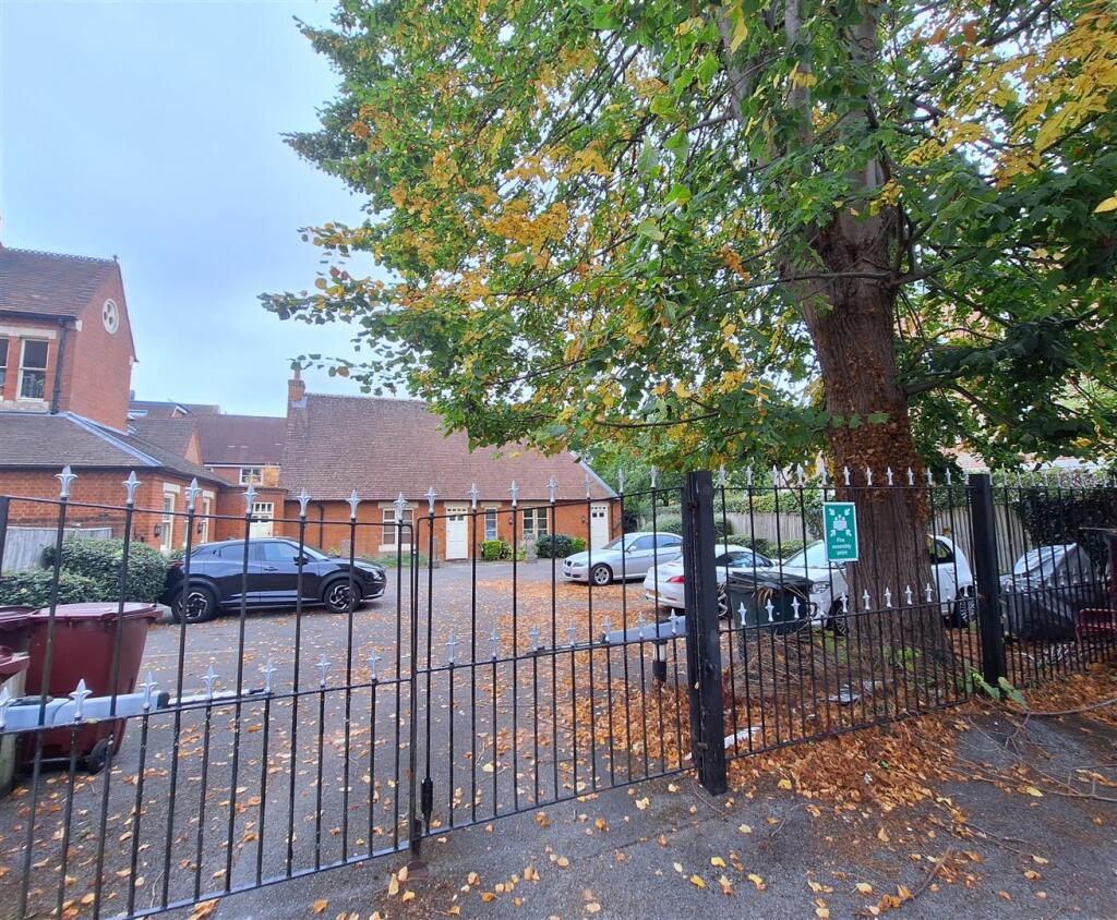 Main image of property: The Waterhouse, 7- 9 Gosbrook Road