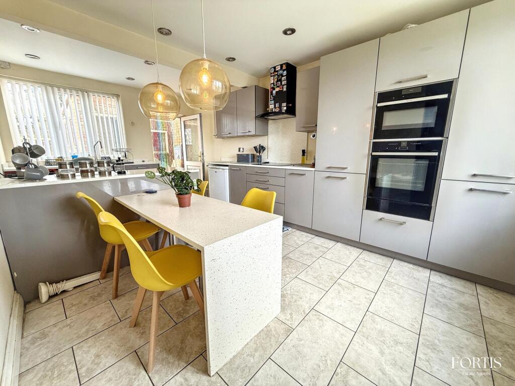 House in Newport - View 5