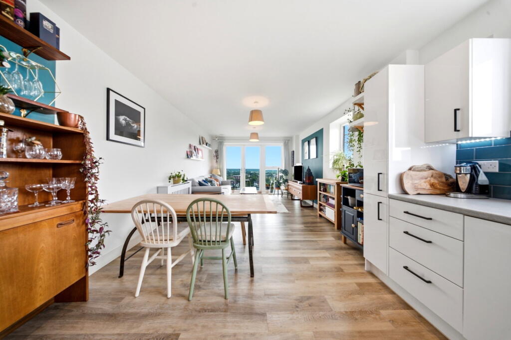 Apartment in Southall - View 4