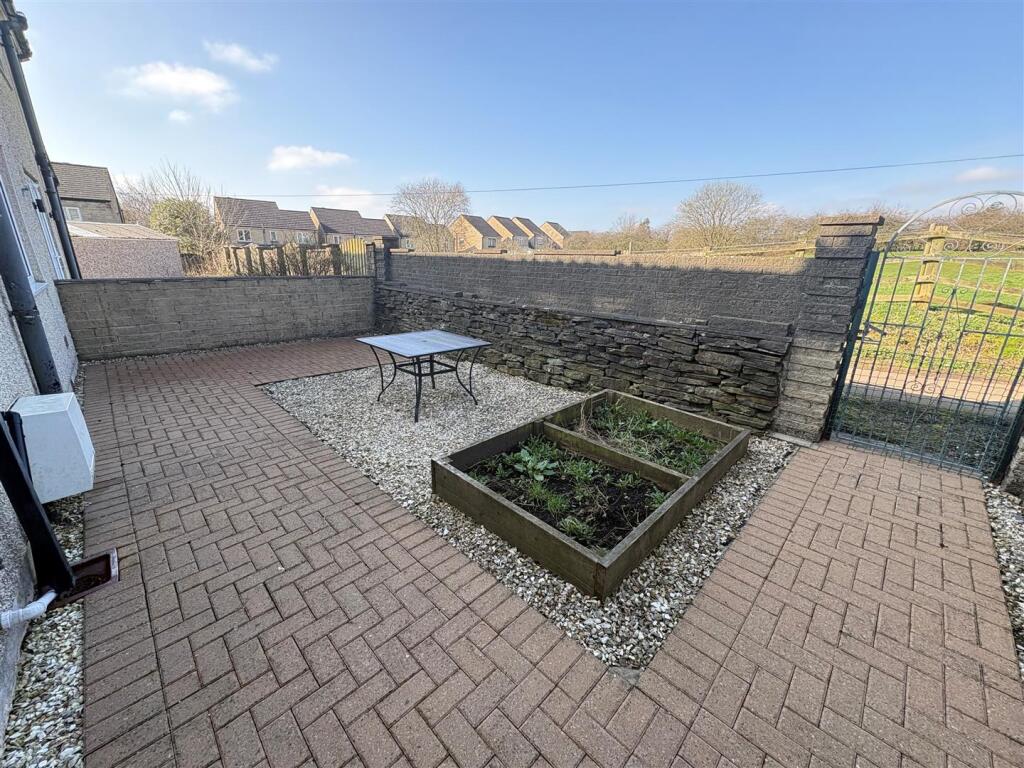 Additional image 21 of Greenton Crescent, Queensbury