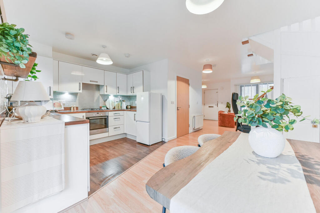 Cairns Avenue, Streatham Vale, London, SW16 photo 4