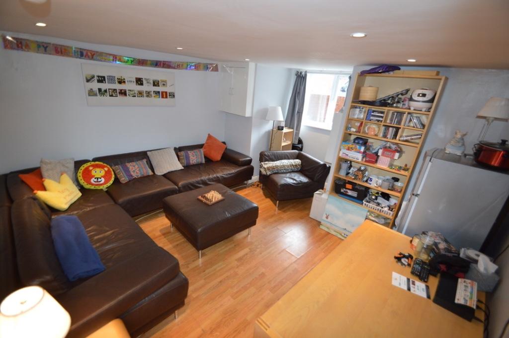 6 bedroom terraced house for rent