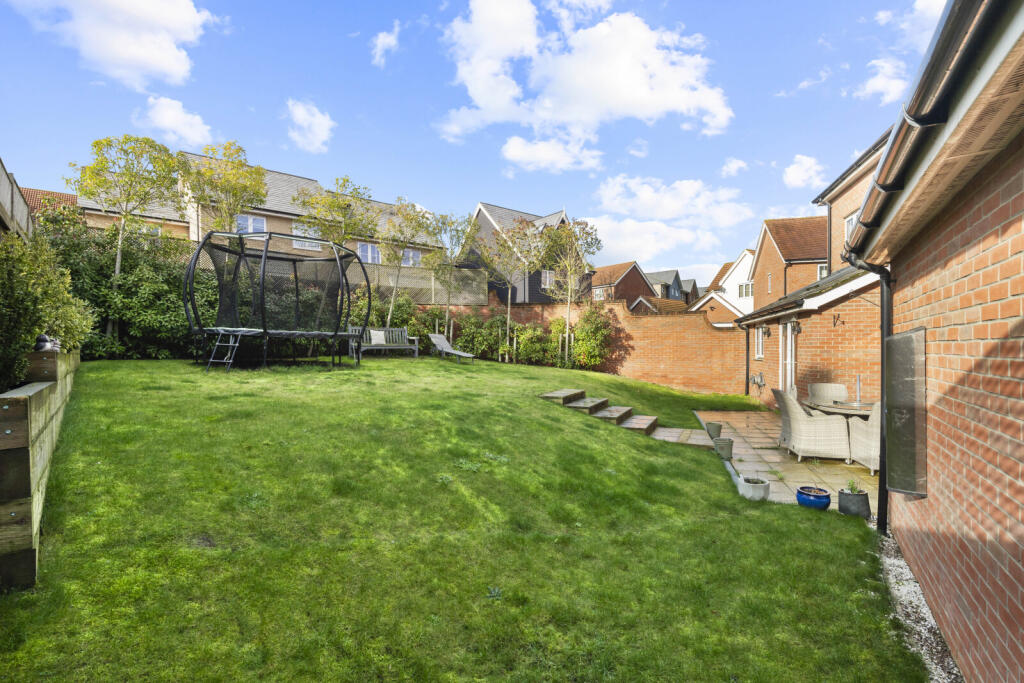 Chester Close, Bishop's Stortford, Hertfordshire, CM23 photo 3