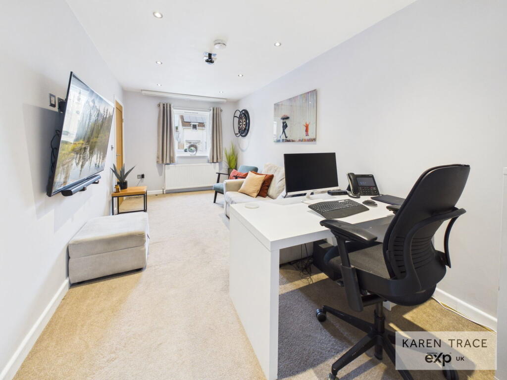 House in St Austell, Boscoppa - More