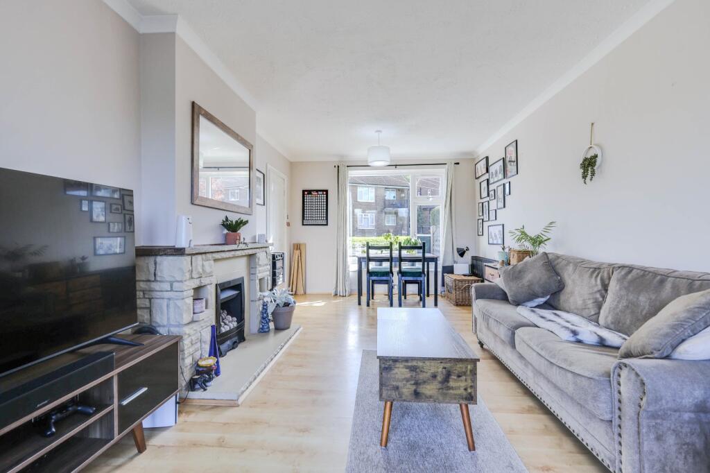House in Leeds, Crimbles, Swinnow - View 3