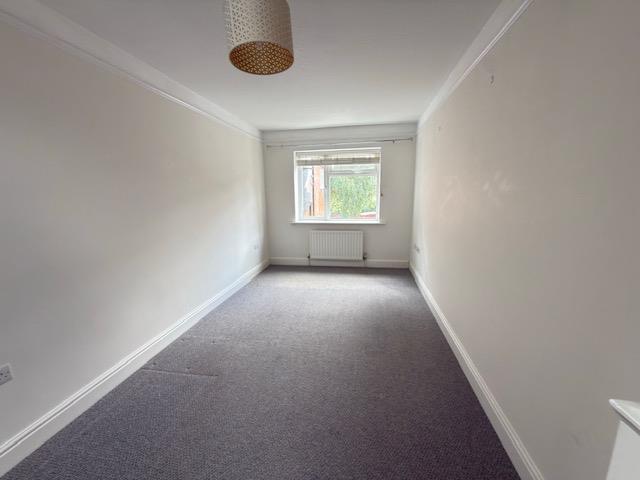 Apartment in Farnham, Fairfield - View 4