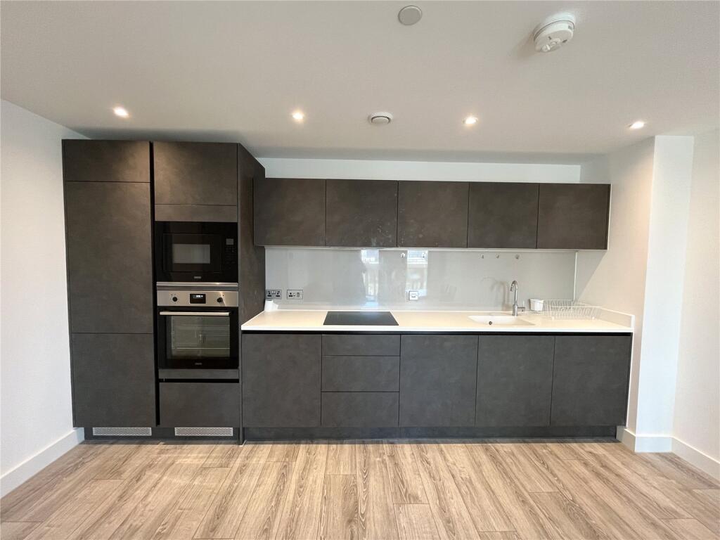 Apartment in Manchester, City Centre - View 4