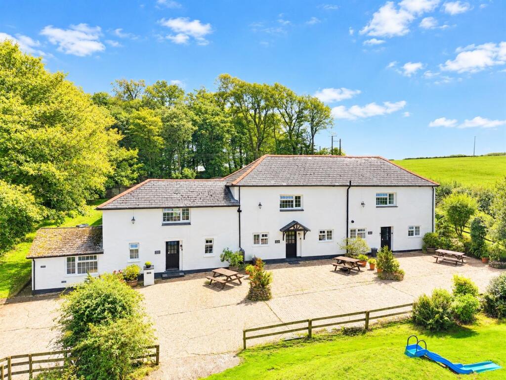 House in Exeter, Whitstone - View 3
