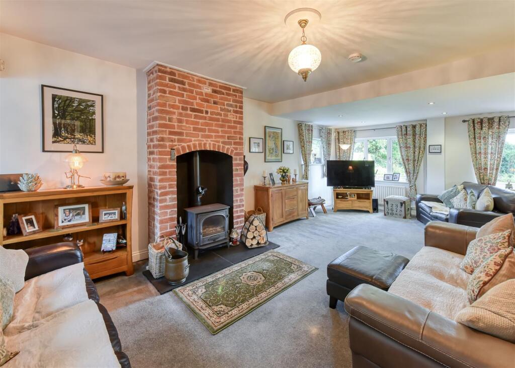 Highway, Wrottesley Road West, Tettenhall, Wolverhampton, WV6 7LE photo 4