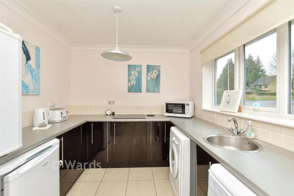 Coppergate, Hempstead, Gillingham, Kent photo 3