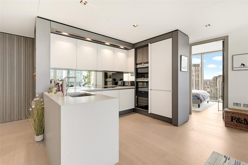 Apartment in London - View 5