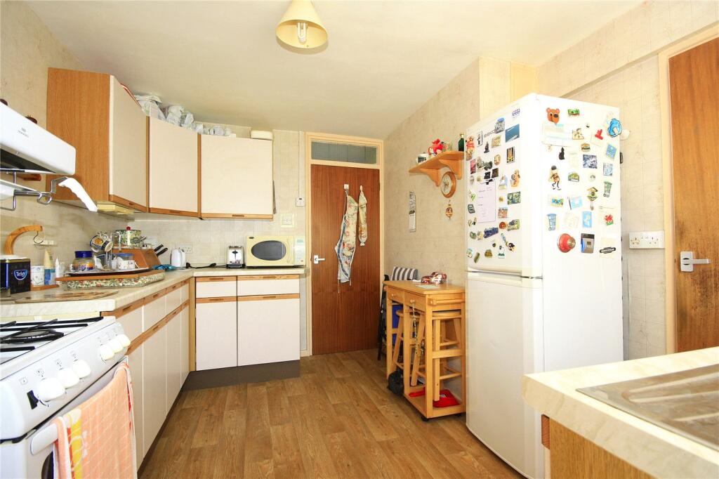 Priorsdean Crescent, Havant, Hampshire, PO9 photo 4