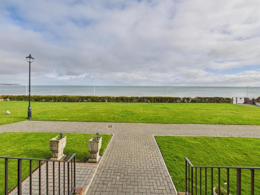 Alexandra Court, Bridlington photo 2