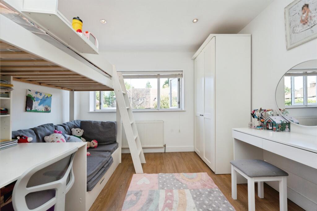 House in Watford, Hertfordshire - More