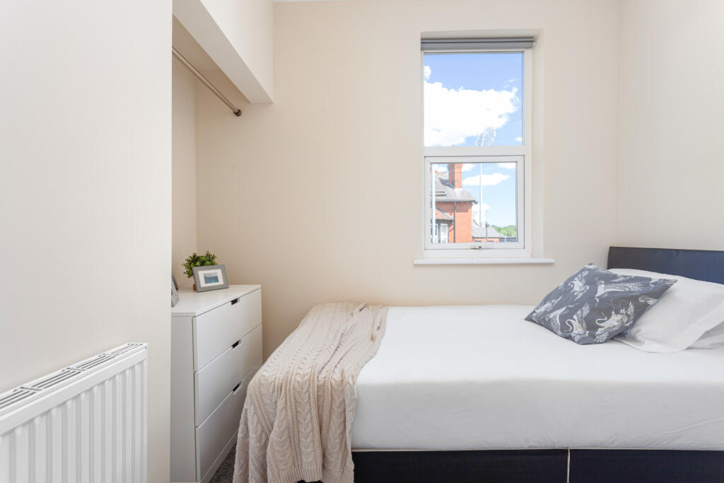 8 bedroom terraced house for rent