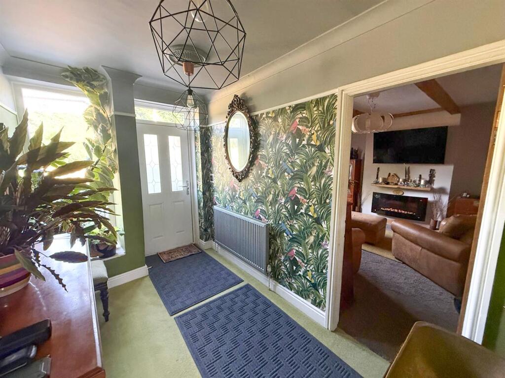 House in Bradford, Bocking, Cross Roads - View 6