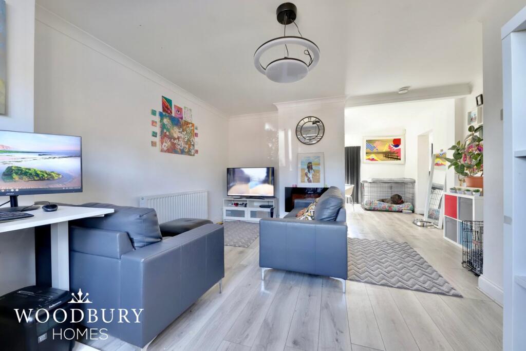 Whitehills Road, Loughton, IG10 photo 2