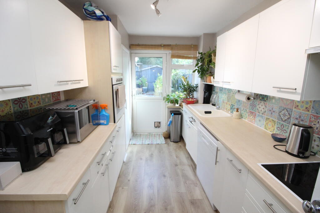 House in Kingston upon Thames - More