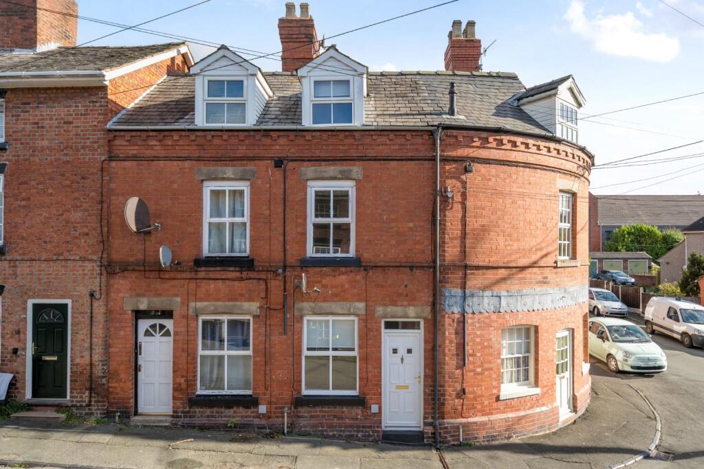 Main image of property: 16 Chapel Street, Newtown