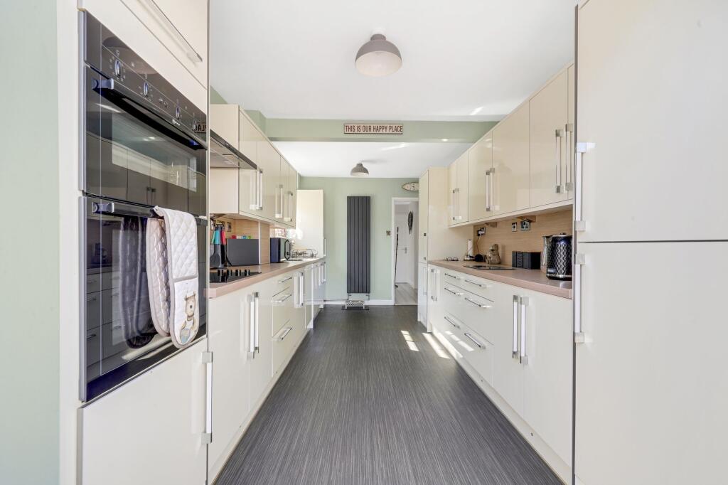 House in Gedling, Nottinghamshire - More