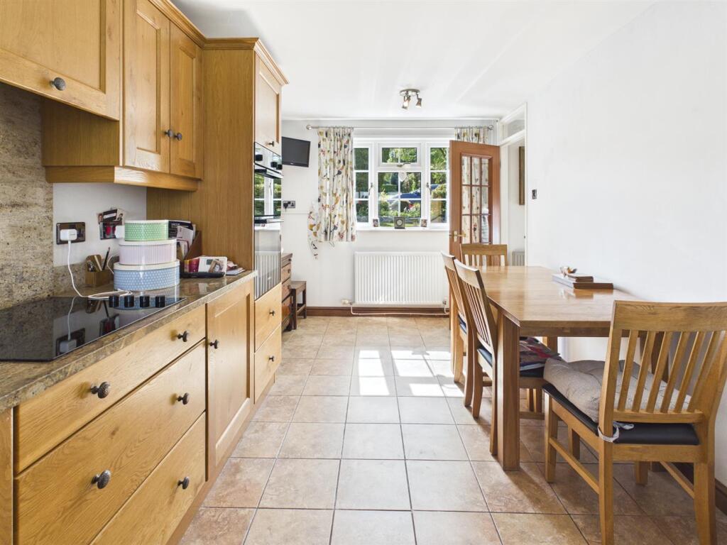 12 Arthur's Gate, Pool Road, Montgomery, SY15 6QU photo 4