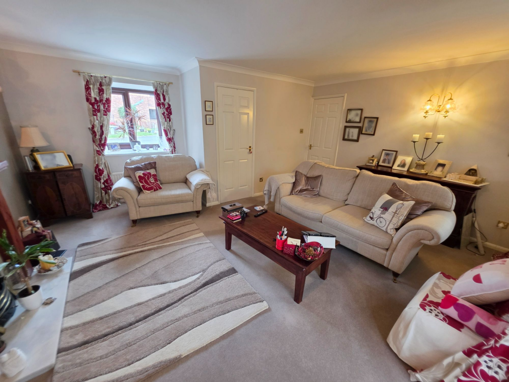 House in Doncaster, Bessacarr Grange, Cantley - More