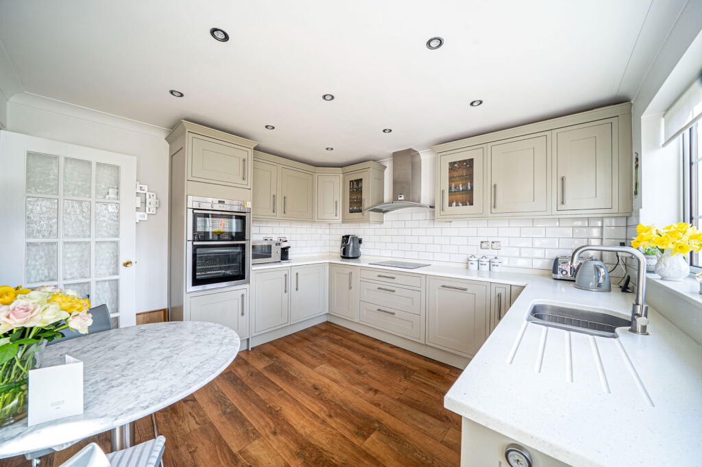 House in Basingstoke and Deane, Oakley - View 3