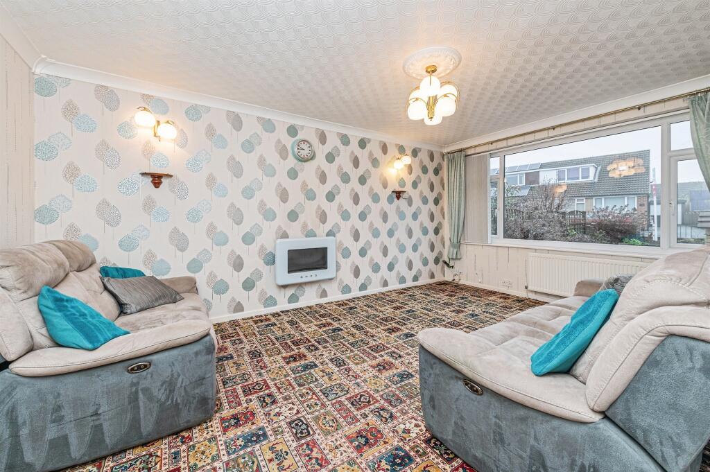 Moor Park Court, Dewsbury photo 4